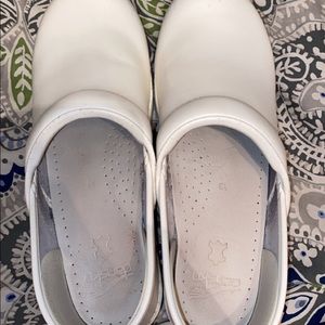 EUC White Dansko clogs size 39